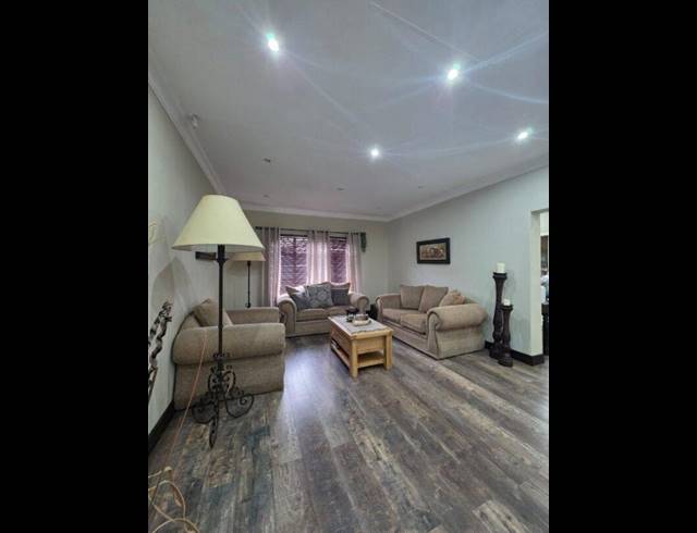 4 BEDROOM HOUSE FOR SALE IN GEELHOUTPARK